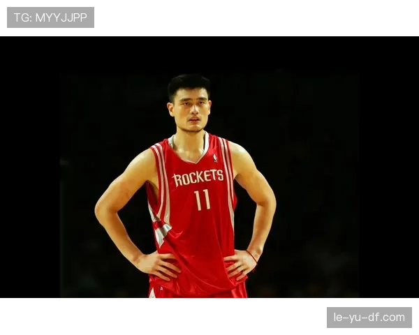 姚明的家里居然有专门的篮球场，邻居都羡慕疯了