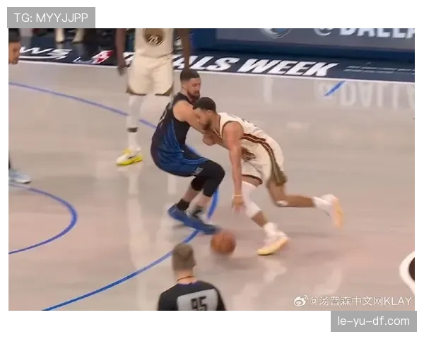 克莱·汤普森三分效率提升拉开防守空间助勇士进攻多点发力